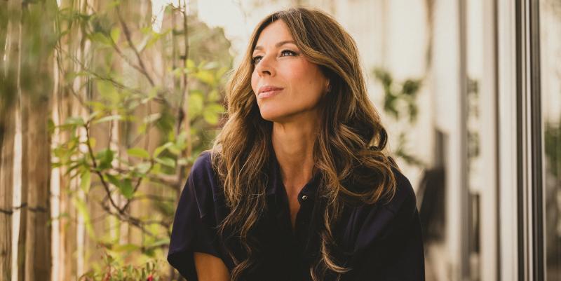 Avec ''Rose movie'', Rose transforme son parcours en voyage initiatique