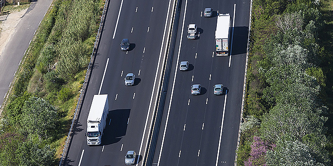 En route vers une vignette pour les poids-lourds étrangers ?