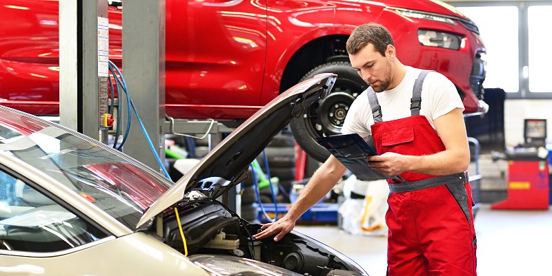 Constructeurs automobiles et SAV