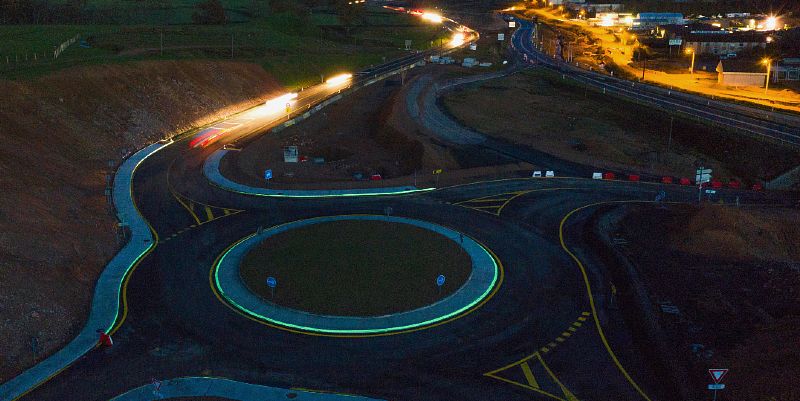 Une route illuminée sans électricité