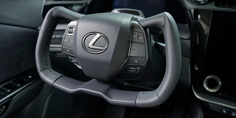 La Lexus RZ et son nouveau volant
