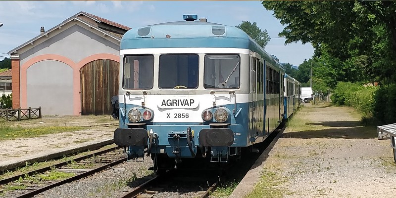 illustration de L'Auvergne au rythme des autorails Renault