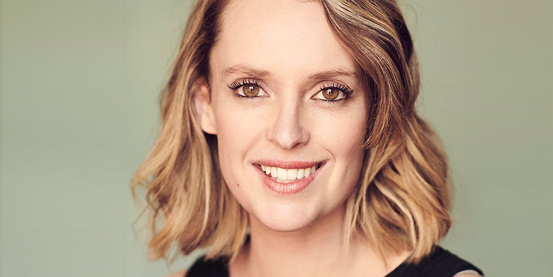 Aurélie Valognes, serial writer