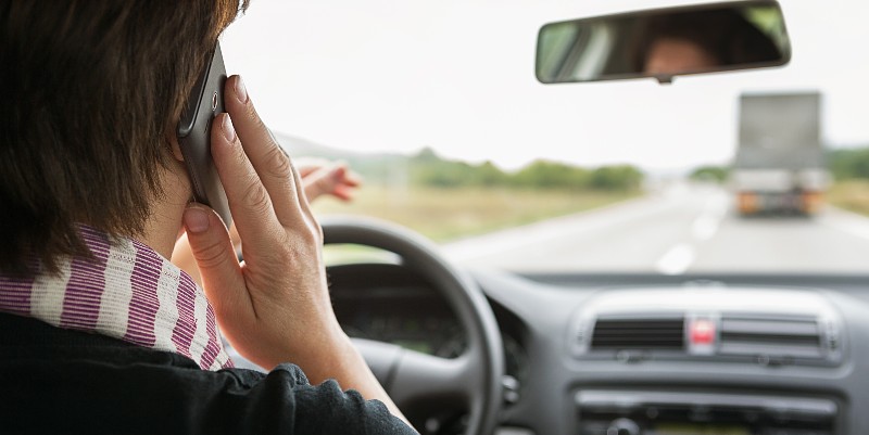 Téléphoner ou conduire, il faut choisir