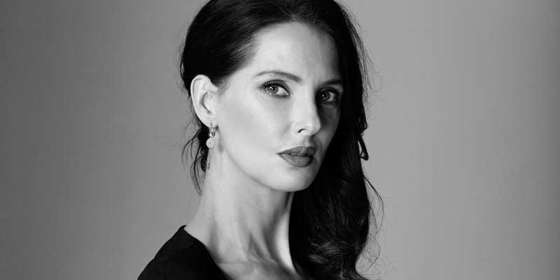 Frédérique Bel retrouve la famille Verneuil