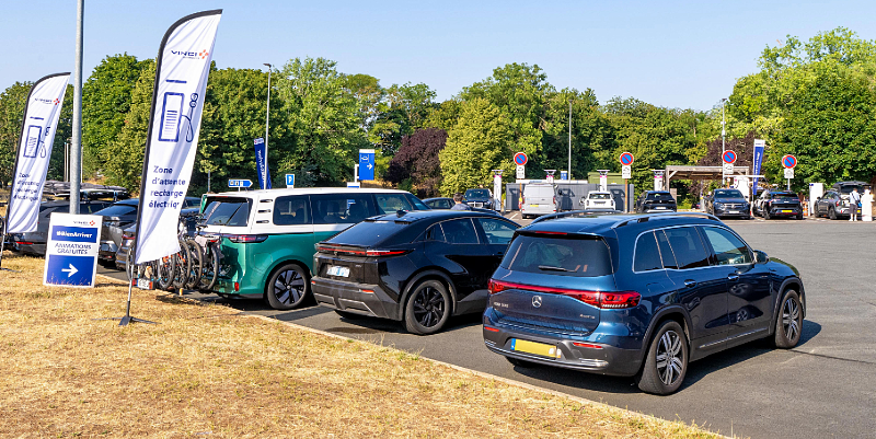 Pourquoi les voitures électriques arrivent pour la première fois en tête des ventes en France ?