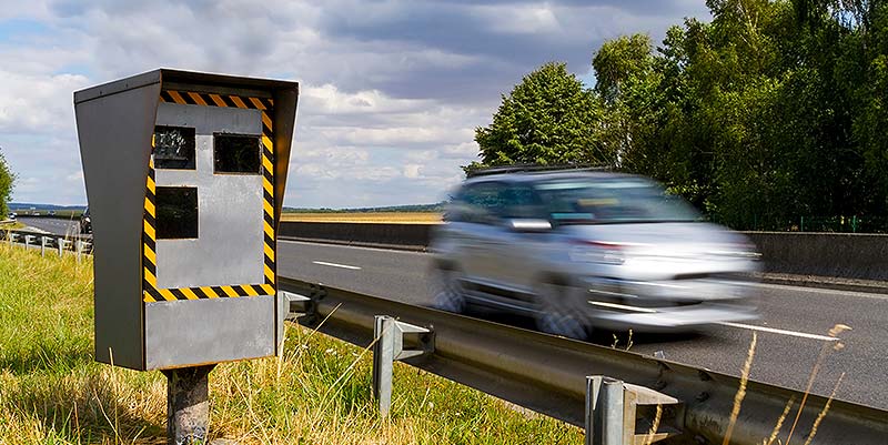 Relaxé après avoir été flashé à 275 km/h : comment est-ce possible?