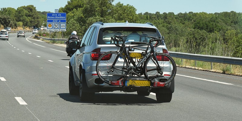 illustration de Peut-on rouler à 130km/h avec un porte-vélo ?