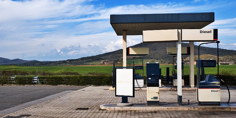 illustration de Face aux déserts pétroliers, les stations communales