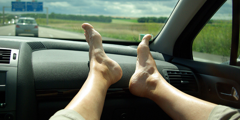 On se tient correctement en voiture !