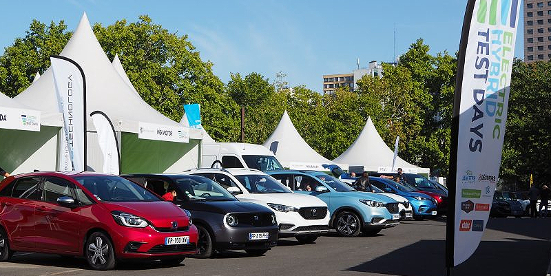 illustration de Voiture électrique : l'essayer, c'est l'adopter ?