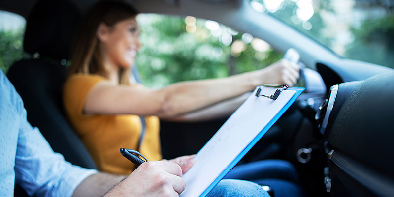 Tricher à l'examen du permis de conduire peut coûter très cher