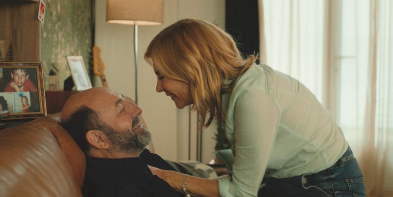 illustration de ''100 millions !'' : une fable sociale et hilarante avec Kad Merad et Michèle Laroque