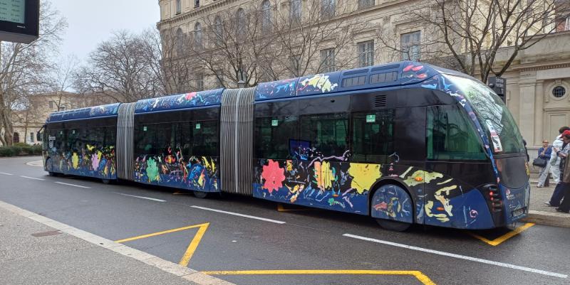 Nîmes mise sur le Trambus pour décarboner son centre-ville