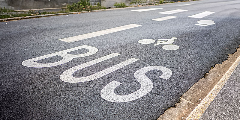 Les vélos peuvent-ils rouler dans les voies dédiées aux bus ?