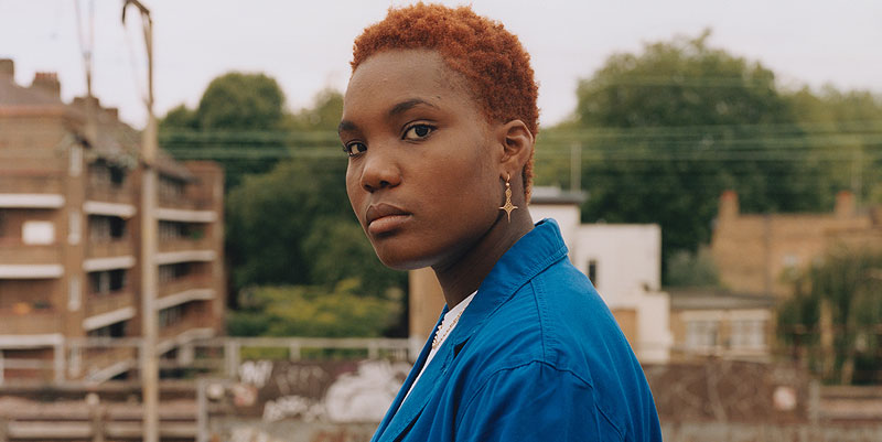 Arlo Parks, mélancolique et rayonnante