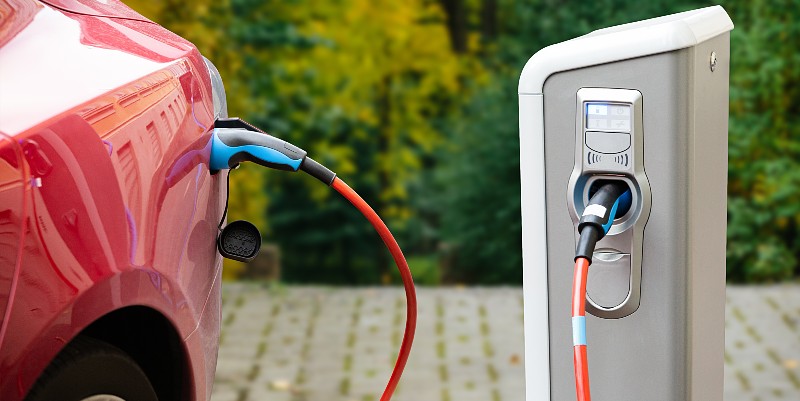 Véhicules électriques : les assureurs méfiants