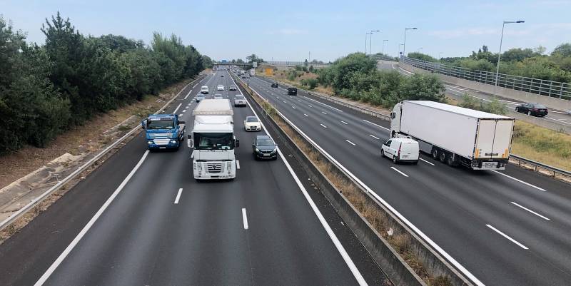 illustration de Roulez à droite sur l'autoroute