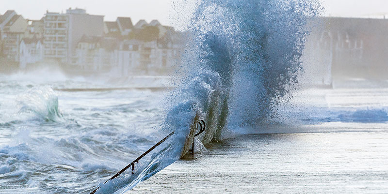 Vigilance Orange : Soirée Tempétueuse sur la Bretagne et au-delà