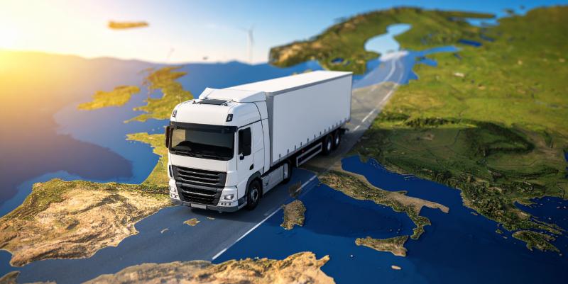Les mêmes règles s'imposent-elles aux poids lourds français et étrangers ?