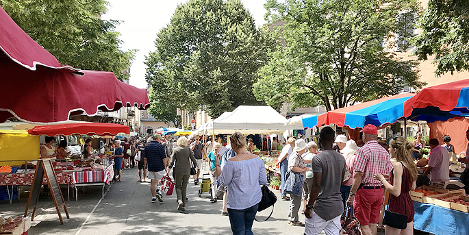 illustration de Le marché de Cahors dans le Lot