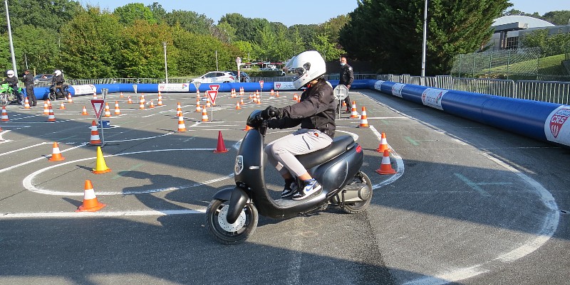 Initiation au deux-roues pour les ados