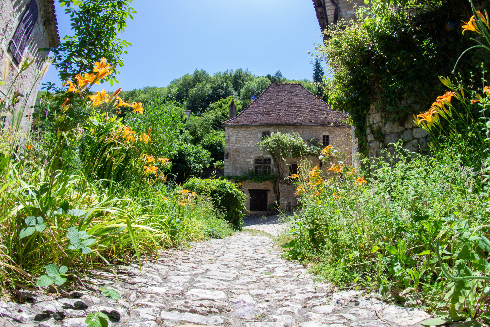 Saint-Cirq-Lapopie, village médiéval surplombant le Lot