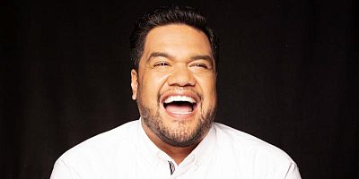 Portrait d'un ténor samoan francophile.