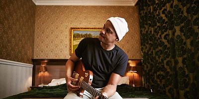 L'artiste américain revient avec un 4ᵉ album porté par un mélange naturel d’influences.