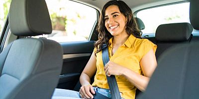 Les mêmes règles s'appliquent-elles que dans une voiture traditionnelle ?