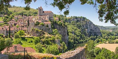 Saint-Cirq-Lapopie, village médiéval surplombant le Lot