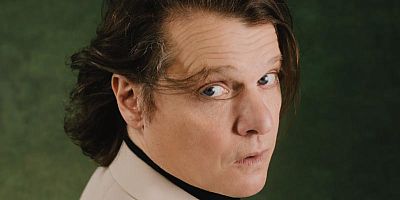 Dans son 11ᵉ album, tendre et nostalgique, le chanteur rend hommage à un ami parti trop vite.