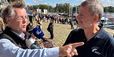 Le maire d'Orléans, Serge Grouard, au micro d'Ivan Mouton