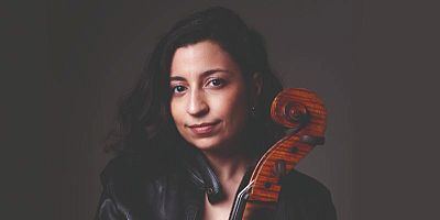 "Sir !" : l'album so British d'Astrig Siranossian