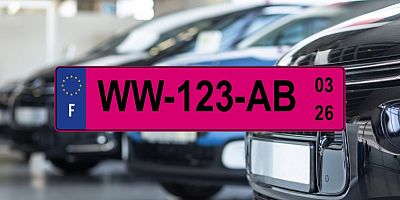 Plaques roses : une nouvelle couleur pour identifier les immatriculations provisoires