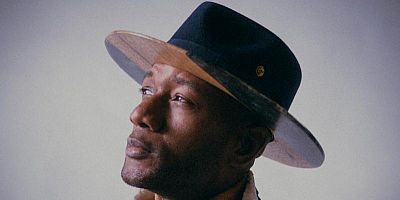 Le chanteur américain revient avec un album qui unit musique et engagement social.