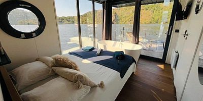 Nuit insolite : aventure flottante dans un house-boat, aux portes de Saint-Étienne
