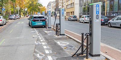 Peut-on se garer sur les places devant les bornes de recharge électrique ?
